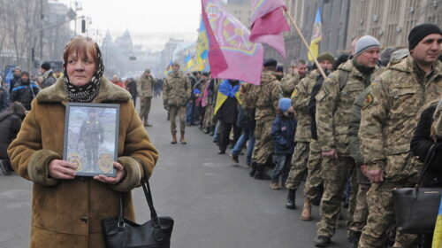 Київ згадує героїв, які захищали Дебальцеве