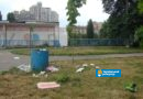 «Старт» у бур'яні та смітті