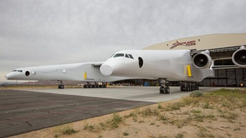 У США показали Stratolaunch - найбільший літак у світі