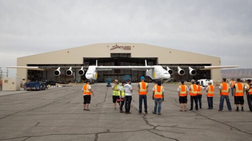 У США показали Stratolaunch - найбільший літак у світі