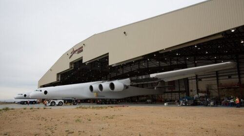У США показали Stratolaunch - найбільший літак у світі