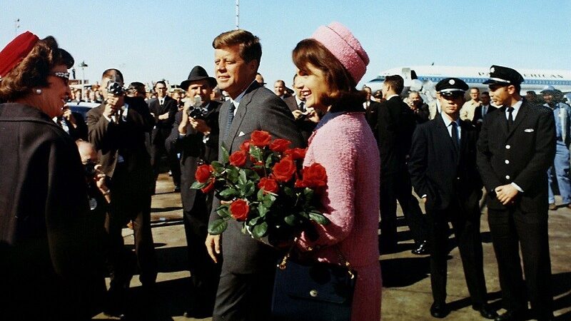 Джон Кеннеді з дружиною Жаклін у день загибелі. 22 листопада 1963 року
