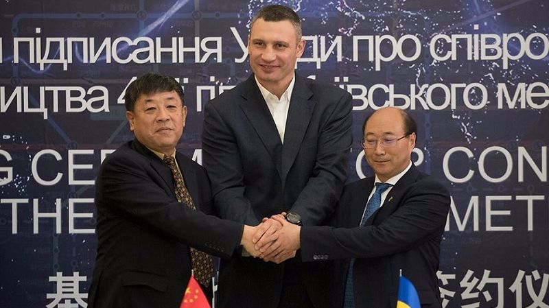 Кличко підписав угоду з китайцями про побудову метро на Троєщину