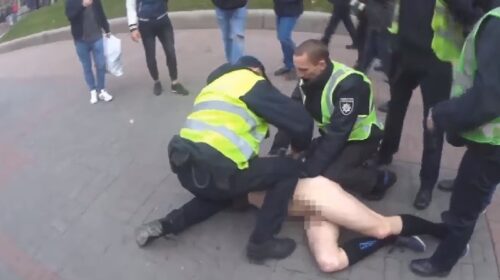 Голий блогер на Хрещатику