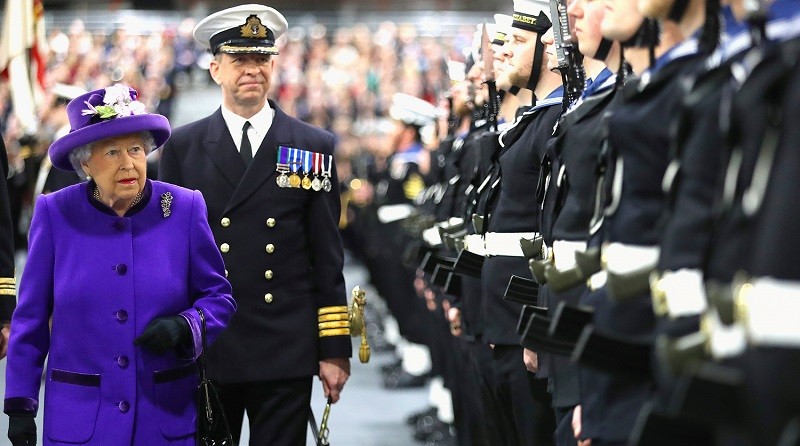 Королева Єлизавета II відвідала відвідала найбільший авіаносець Великої Британії Queen Elizabeth