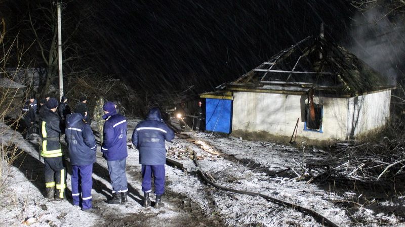 На Черкащині четверо дітей згоріли в будинку, поки мати пішла до друзів