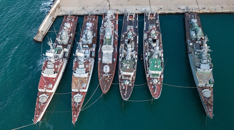 Влада не хоче забирати українські кораблі, які іржавіють в анексованому Криму (+відео)