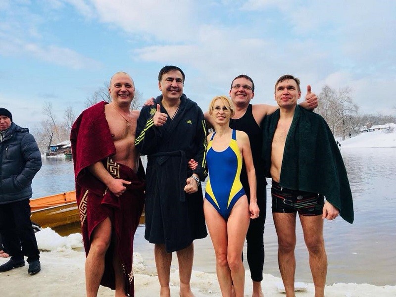 Україна святкує Водохреще. Хто з ВІПів наважився стрибнути в ополонку