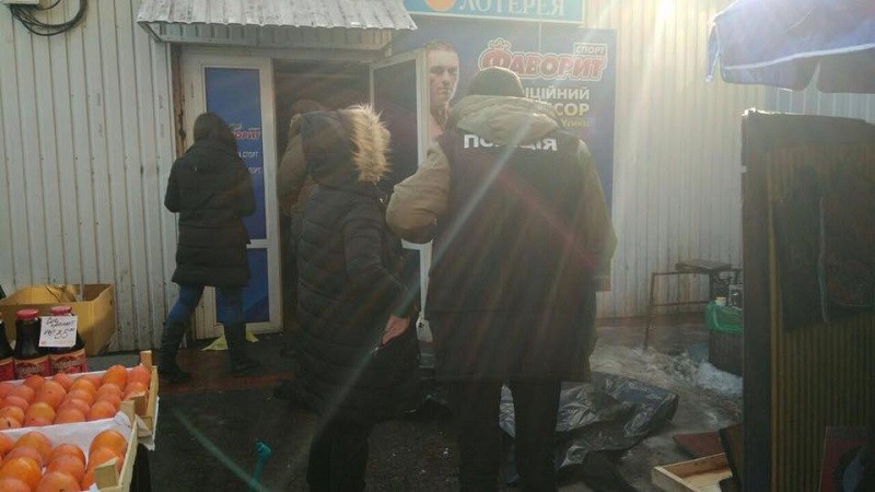 Переділ ринку ігрових автоматів? У Києві "люди в чорному" напали на салон