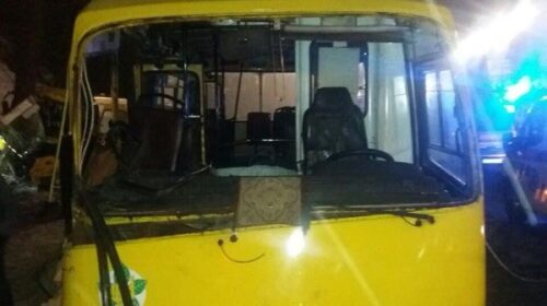 У Києві дві маршрутки не поділили дорогу. 12 пасажирів постраждали