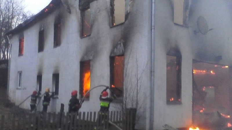 На Львівщині згорів будинок бібліофіла. Вогонь знищив 10 тисяч книг