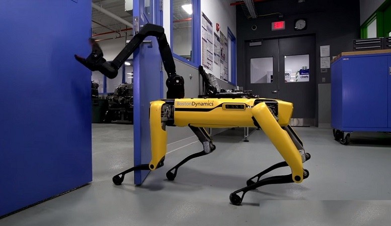 Boston Dynamics навчила чотириногого робота SpotMini відкривати двері