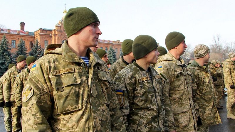 Українські військові залишаться "товаришами", однак вітатимуться "Слава Україні! - Героям Слава!"