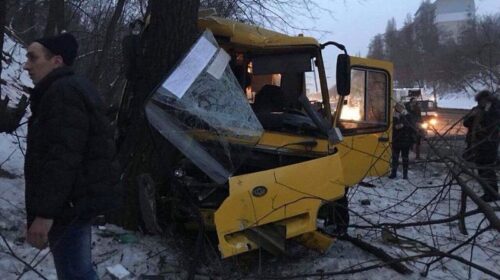 У Києві дві маршрутки не поділили дорогу. 12 пасажирів постраждали