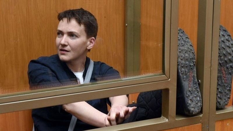 Савченко на камеру зняла з себе вишиванку. І заявила про намір балотуватися в президенти України