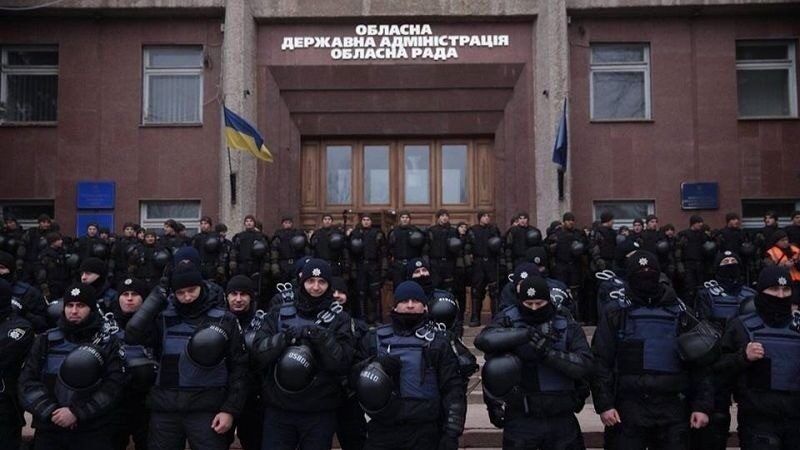 Під стінами Миколаївської ОДА збираються націоналісти. Вимагають відставка губернатора Савченка (LIVE)