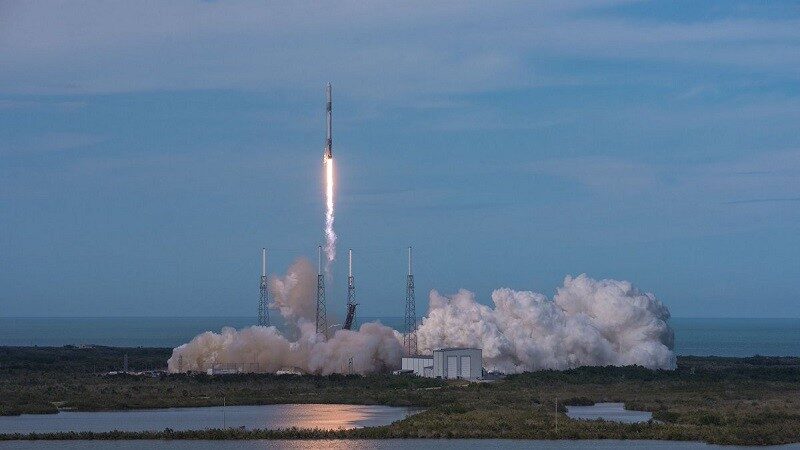 Space X запустила ракету Falcon 9 з космічним кораблем Dragon