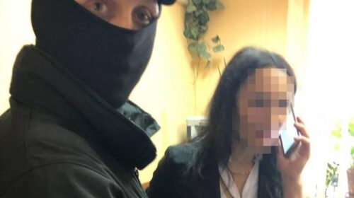 Суддю і очільницю апарату Подільського райсуду Києва затримали на хабарі в 10 тисяч доларів