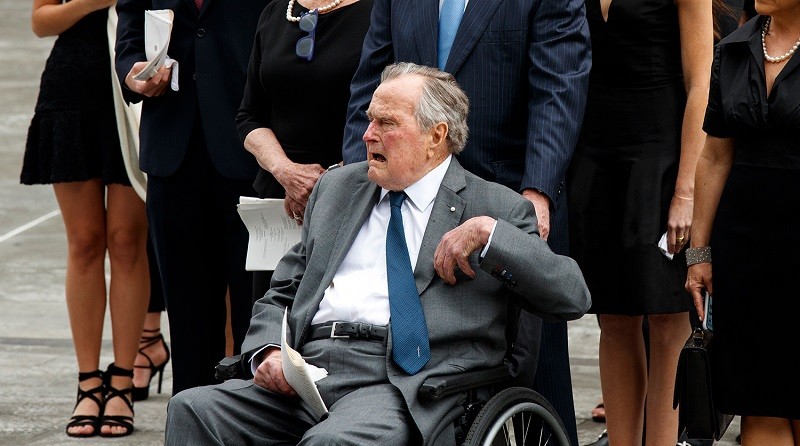 Смерть дружини підкосила екс-президента США. Джорджа Буша-старшого рятують від сепсису