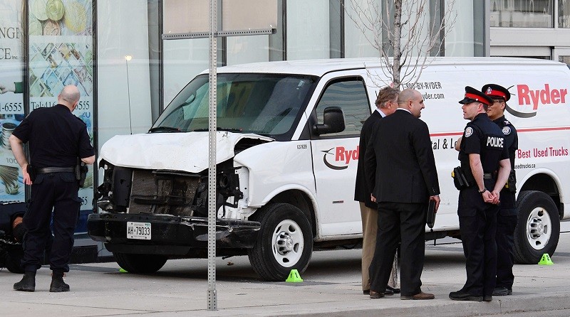 У Торонто водій фургона протаранив пішоходів: 10 людей загинули, 15 постраждали
