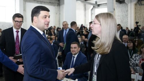 Знову перепишуть Конституцію? Гройсман хоче більше повноважень