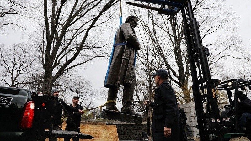 З Центрального парку Нью-Йорка прибрали пам'ятник хірургу-гінекологу Меріону Сімсу, який ставив досліди на рабинях