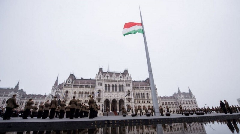 Угорщина готується обрати новий парламент. Чи вдасться зарити топор війни?