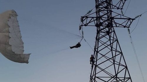Поблизу Коломиї парашутист заплутався в дротах електроопори