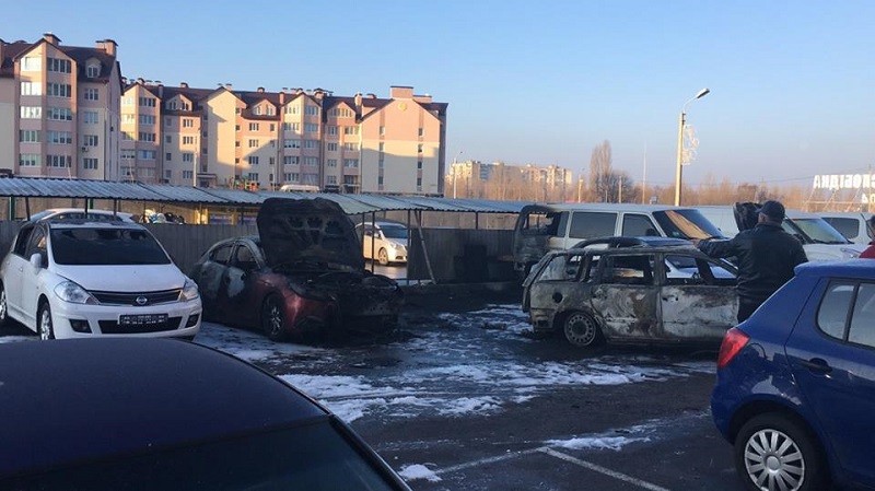 Поліція не знайшла слідів підпалу п’яти автомобілів на Софіївській Борщагівці