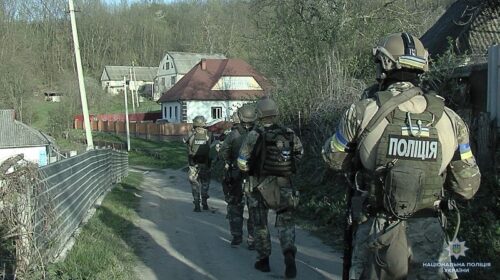 "Грім" на Вінниччині. Поліція з гелікоптером затримувала п’яного селянина зі зброєю
