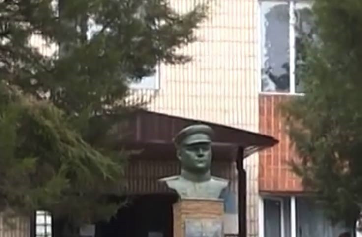 На Сумщині зруйнували пам'ятник Ватутіну