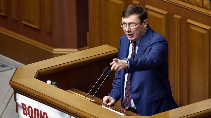 Конституційний Суд перевірить закон, який дозволив Луценку стати генпрокурором