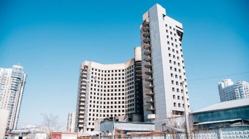 Недобудову біля метро "Лівобережна" у Києві передали Нацполіції