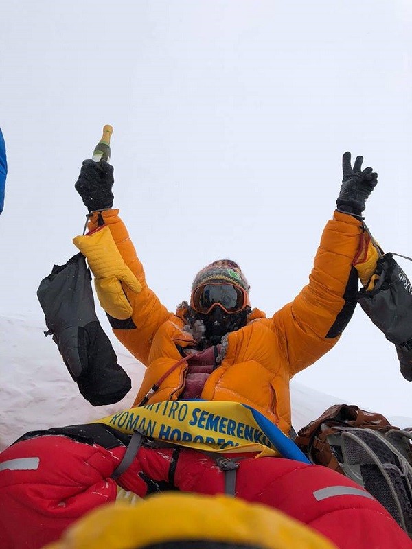З Евересту на гелікоптері евакуювали двох українських альпіністів
