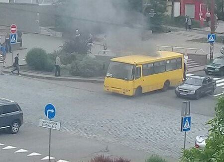 У центрі Донецька вибухнула маршрутка