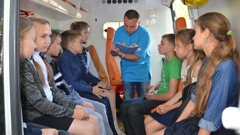 У школі Миколаєва 32 дітей госпіталізували через отруєння невідомим аерозолем