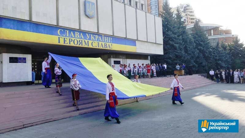 Сьогодні в Україні відзначають нове державне свято – День єднання