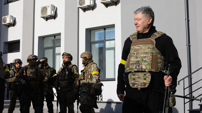 Порошенко захищає Київ з кулеметом