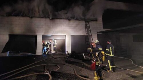 У Києві уламки ворожої ракети впали на приватний гараж