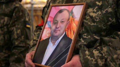 У Луцьку на колінах попрощалися із Георгієм Плісаком