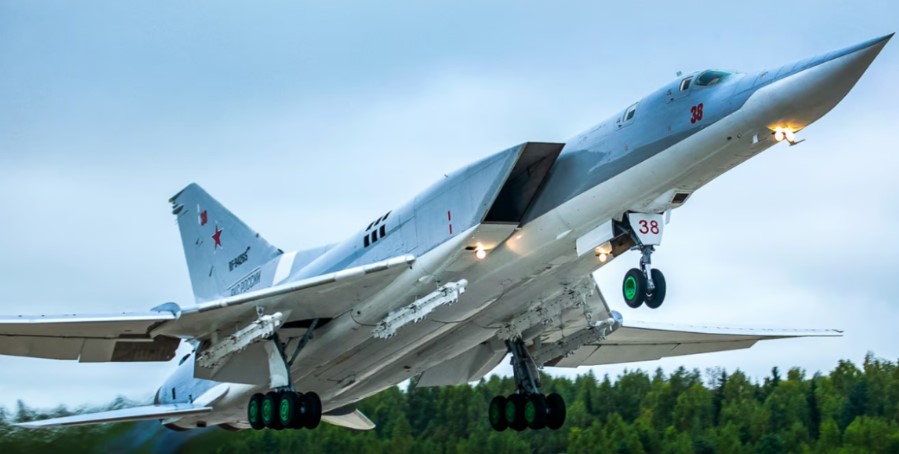 Ворожий Ту-22МЗ вдалося збити на відстані 300 км від України (+відео)