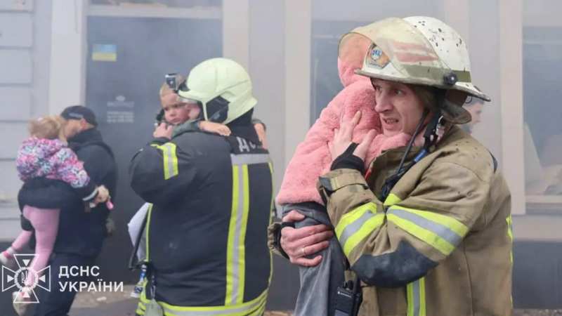 Харків: окупанти атакували дитсадок трьома шахедами, поранено дітей, одна людина загинула