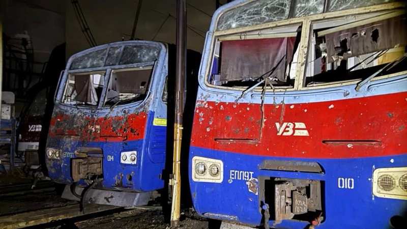 Ворожа атака по Полтаві: загарбники пошкодили залізницю, вразили локомотивне депо та рухомий склад потягів