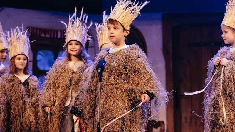 Унікальний підхід до навчання: 100 учнів школи “Творці” підкорюють велику сцену