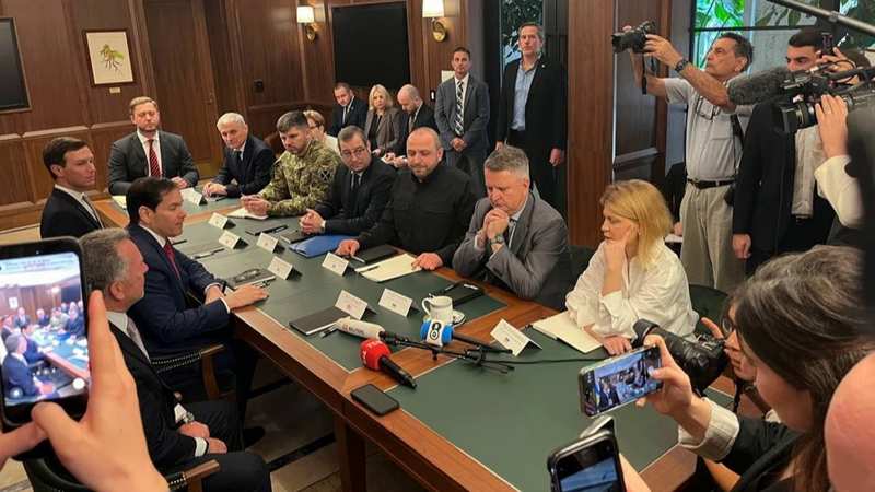 Переговори у Маямі перейшли у закритий формат