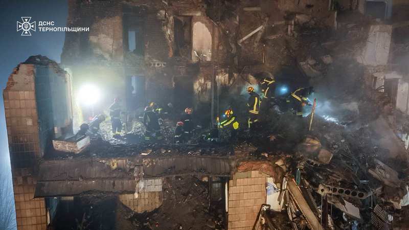 Кількість загиблих від ворожого удару по Тернополю зросла до 28-ми, зникло 16 людей