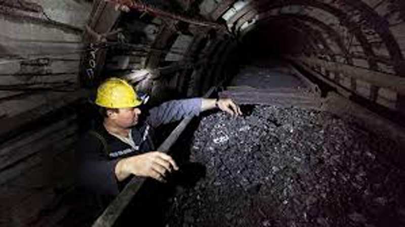 Ворожі обстріли знеструмили вісім шахт на Дніпропетровщині: 2595 гірників опинилися під землею
