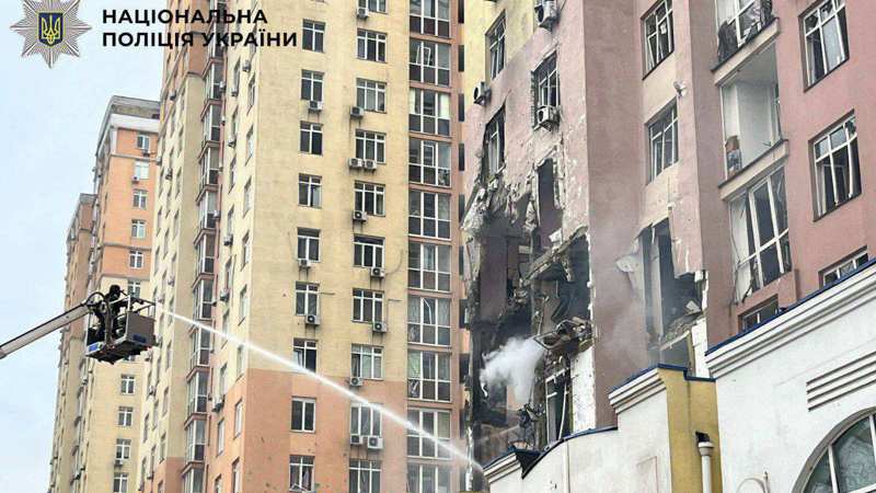 Атака на Київ: у двох районах шахеди влучили у будинки, поранено 28 людей (+відео)
