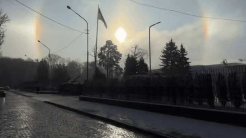 У Різдвяному небі над Львовом з’явилося унікальне оптичне явище (+фото)
