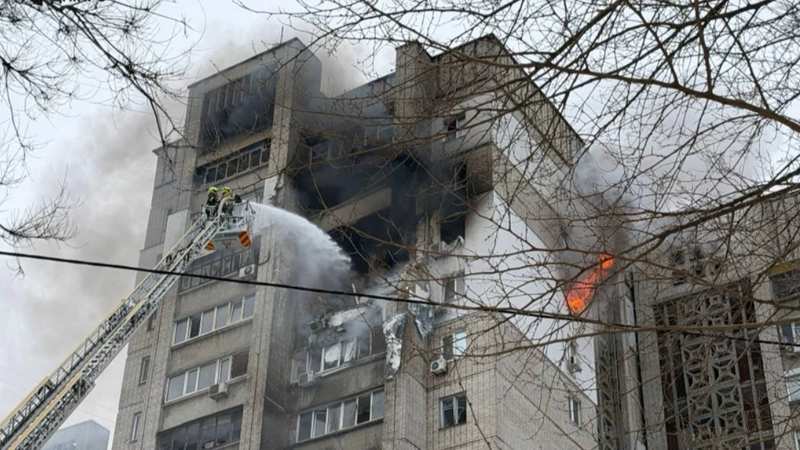 У Дніпрі шахед влучив у багатоповерхівку